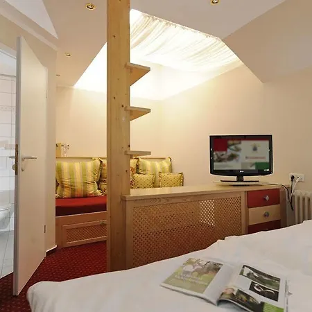 Отель Landidyll Haus Hochstein Эслоэ